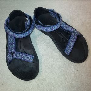 Teva  Original Universal Strappy Sandal size 6